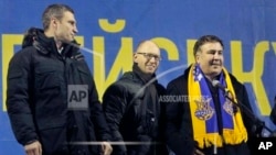 Виталий Кличко, Арсений Яценюк и Михаил Саакашвили. Киев, Украина. 7 декабря 2013 г.