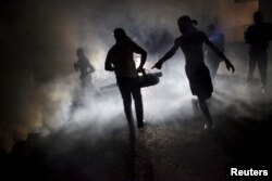 아이티 수도 포르토프랭스에서 모기 퇴치를 위한 연막소독을 하고 있다. (자료사진)