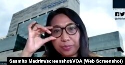Direktur Perundingan Bilateral, Kementerian Perdagangan, Ni Made Ayu Marthini. (Foto: Screenshot/Sasmito Madrim/VOA) Kendati demikian, Ayu menjelaskan Indonesia masih menempati urutan kelima dibandingkan negara ASEAN lainnya untuk perdagangan dan investasi dengan Amerika Serikat. Urutan pertama ditempati Vietnam, disusul kemudian Malaysia, Thailand dan Singapura.