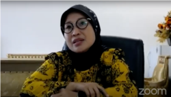 Anggota Badan Pengawas Pemilihan Umum (Bawaslu) RI, Ratna Dewi Pettalolo, saat memberikan keterangan terkait pelanggaran di Pilkada 2020, Kamis, 17 Desember 2020. (Foto: Anugrah Andriansyah/screenshot/VOA)