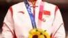 国际奥委会称戴毛像章的中国运动员被警告，此案了结