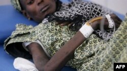 Заражена ВІЛом африканка проходить курс лікування