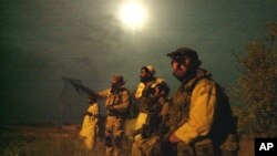 La idea del Pentágono es meter miedo durante la noche al liderazgo de ISIS, que no sabrá quien puede asomarse por la ventana.