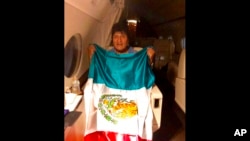 Ông Evo Morales trên máy rời Bolivia đến Mexico tị nạn tối ngày 11/11/2019.