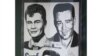 Un poster de Buddy Holly, Ritchie Valens y J.P. "The Big Bopper" Richardson, se puede ver en Clear Lake, Iowa.