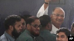 FILE - Bangladesh opposition Bangladesh Nationalist Party senior leader Salauddin Quader Chowdhury waves as he arrives to appear before a special war crimes tribunal in Dhaka, Bangladesh, Tuesday, Oct. 1, 2013.