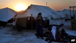 عکس آرشیف: زنان خارجی داعشیان در کمپ تلعفر نگهداری شده و قوای عراقی اجازۀ فلمبرداری از آنان را نمی‌دهد