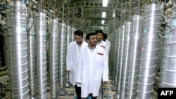 Tổng thống Iran Mahmoud Ahmadinejad thăm cơ sở tinh luyện hạt Natanz