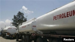 Des camion-citerne transportant du carburant à Nairobi, Kenya, 8 septembre 2014.