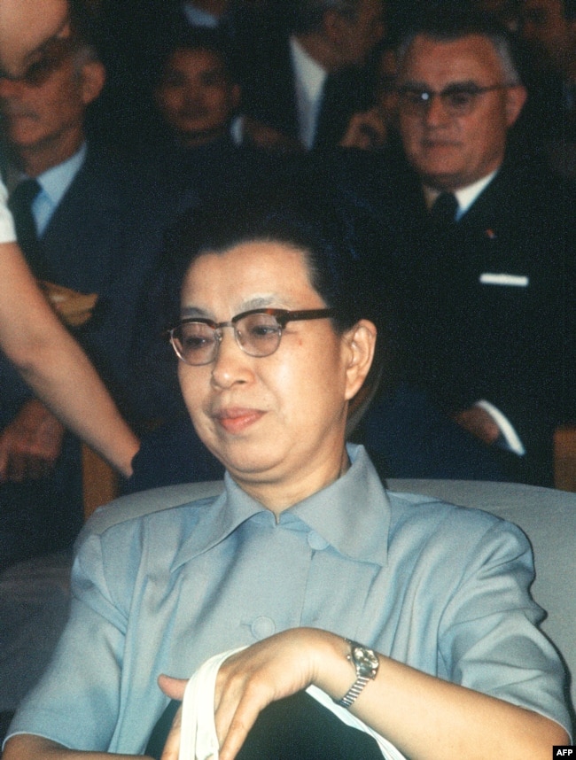 历史照片：毛泽东的第三任妻子江青（1914-1991）在北京。(1973年9月8日)