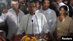 Sri Lanka's newly elected President Maithripala Sirisena (C) speaks during his swearing-in ceremony in Colombo, January 9, 2015.
