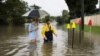 Rumah-rumah warga di Hermit Park, Townsville, Queensland, Australia dilanda banjir tahun lalu (foto: dok). 