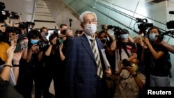 香港民主党创党主席李柱铭在4月1日离开法院