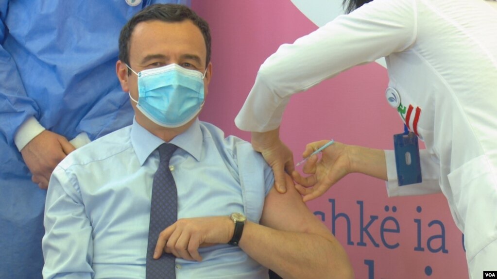 Albin Kurti vaccinated