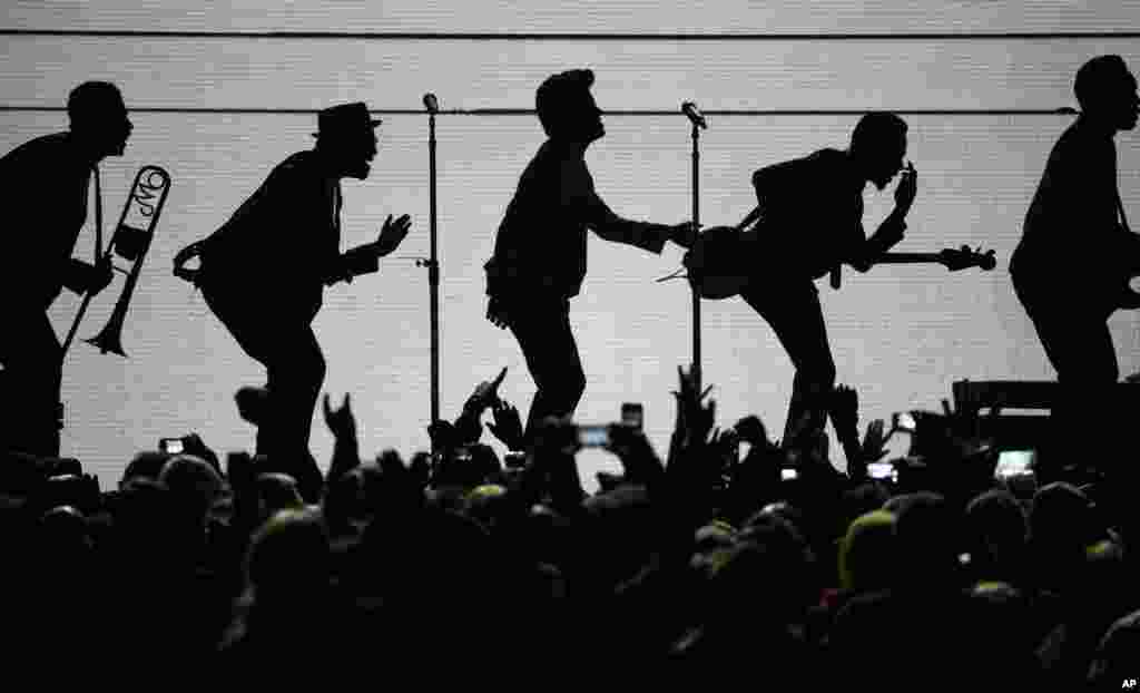 Bruno Mars performs during the halftime show of the NFL Super Bowl XLVIII football game, Feb. 2, 2014, in East Rutherford, New Jersey.