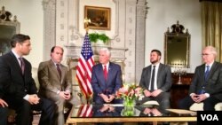 Rankont V. P. Mike Pence ak lidè opozisyon Venezulyèn nan nan Lima, Pewou (13 avril 2018).