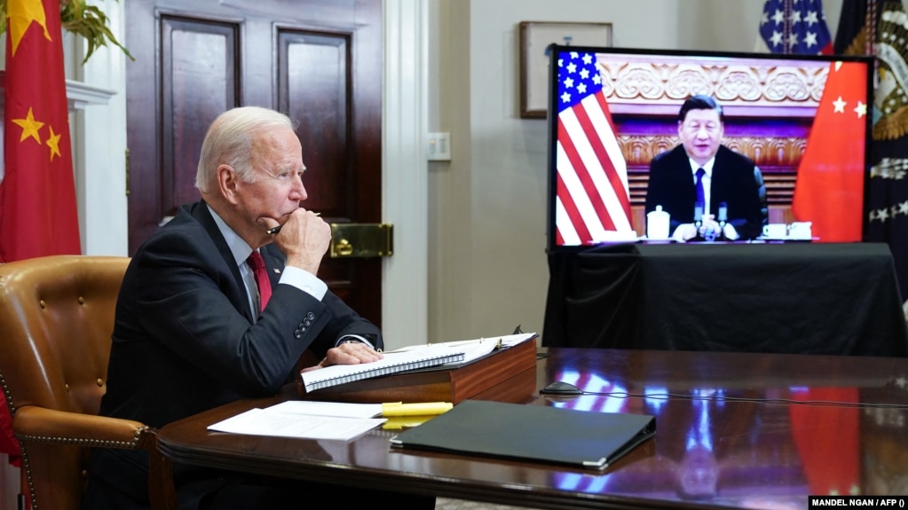 US President Joe Biden meets with China's President Xi Jinping over video conferencing from the Roosevelt Room of the White House in Washington, DC, November 15, 2021. (Photo by MANDEL NGAN / AFP)
