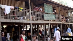 Muslims gather at Thechaung refugee camp in Sittwe, Rakhine State, western Burma, October 29, 2012.