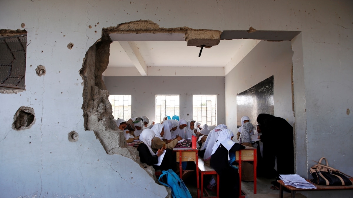 Hundreds of Schools in Yemen Attacked by Warring Parties