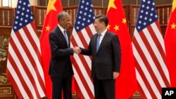 U.S. President Barack Obama, left, and Chinese President Xi Jinping shake hands before a bilateral meeting at Westlake State House in Hangzhou in eastern China's Zhejiang province, Sept. 3, 2016. 