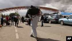 FILE - Syrian refugees arrive at the Oncupinar Turkey-Syria border gate near Kilis, Turkey, Sept. 28, 2014. 