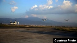 美国海军陆战队V-22鱼鹰运输机2015年5月3日抵达尼泊尔加德满都国际机场参加地震后救灾（图片来源：美国国防部）