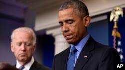 Presiden AS Barack Obama didampingi Wapres Joe Biden memberikan komentarnya atas penembakan di kota Charleston, South Carolina, hari Kamis (18/6).