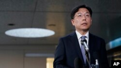 Perwakilan Khusus Korea Selatan untuk Urusan Perdamaian dan Keamanan Semenanjung Korea Noh Kyu-duk berbicara setelah bertemu dengan Perwakilan Khusus AS untuk Korea Utara, Sung Kim, di Departemen Luar Negeri AS di Washington, Senin, 18 Oktober 2021. (AP Photo/Patrick Semansky)