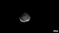 El Stardust tomó esta fotografía del cometa Tempel 1 a las 8:38 p.m. del 14 de febrero de 2011.