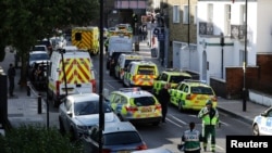 15일 폭발이 일어난 영국 런던 파슨스그린 지하철역
주변에 경찰통제선이 설치됐다.