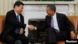 지난해 2월 부주석 자격으로 방미한 시진핑 중국 국가 주석(왼쪽)이 백악관에서 바락 오바마 대통령을 면담하고 있다. (자료사진)