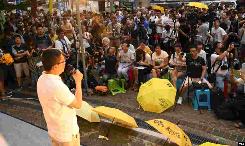 數以千計香港人集會紀念雨傘運動4周年。(美國之音湯惠芸拍攝)