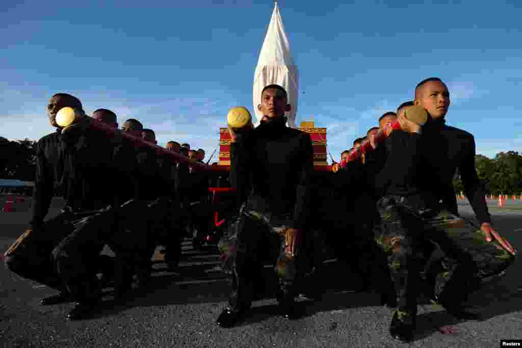 Army officers take part in a funeral rehearsal for the late King Bhumibol Adulyadej in Bangkok, Thailand, Sept. 28, 2017.