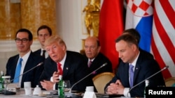 在華沙舉行的三海倡議峰會上，特朗普總統與波蘭總統杜達舉行會談。(2017年7月6日)