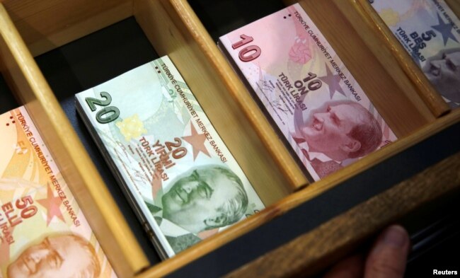 Turkish lira banknotes are pictured at a currency exchange office in Istanbul, Turkey, Aug. 13, 2018.