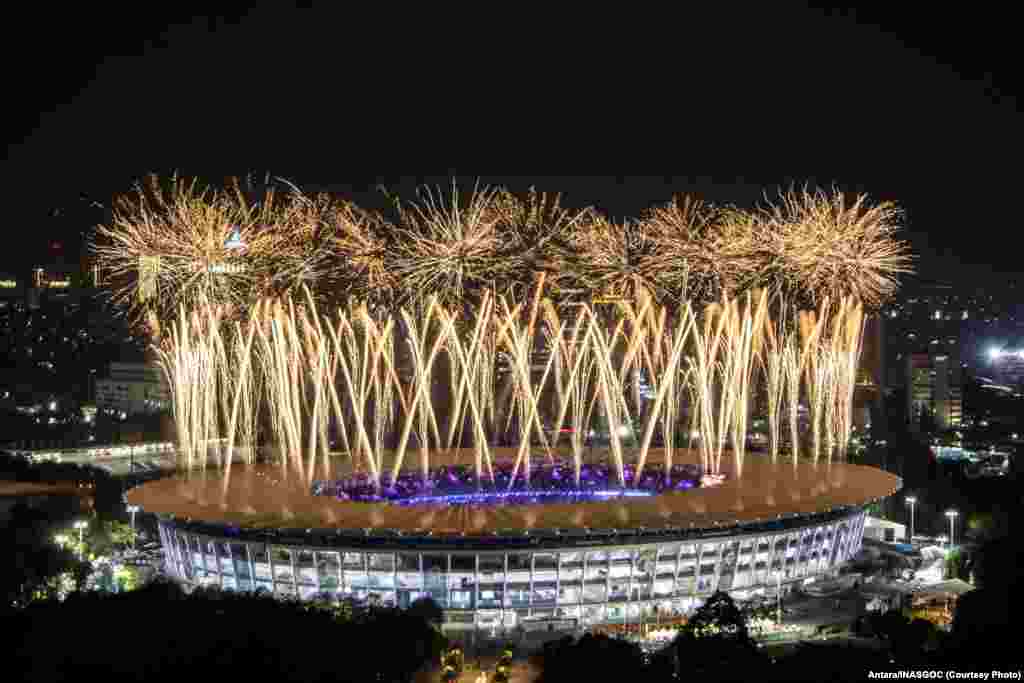 Pesta kembang api menyemarakkan Pembukaan Asian Games 2018 (Foto: Antara/INASGOC) 