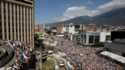 ဗင်နီဇွဲလား စင်ပြိုင်သမ္မတ ၂ ဦး လိုလားသူတွေ အပြိုင်ဆန္ဒပြကြ