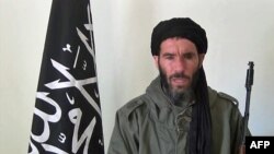 Mokhtar Belmokhtar liderou a AQMI até Dezembro do ano passado e é um experiente operacional da nebulosa terrorista da al-Qaida com passagens no Afeganistão 