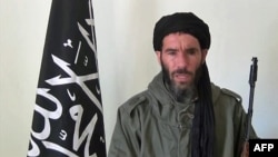 Mokhtar Belmokhtar ຜູ້ນໍາກຸ່ມ AQIM ທີ່ເຊື່ອມໂຍງກັບກຸ່ມ
ອາລຄາອີດາ ຖືກທະຫານ Chad ສັງຫານ ຢູ່ມາລີ.