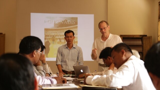 ខ្មែរ​ក្រហម - វីអូអេ