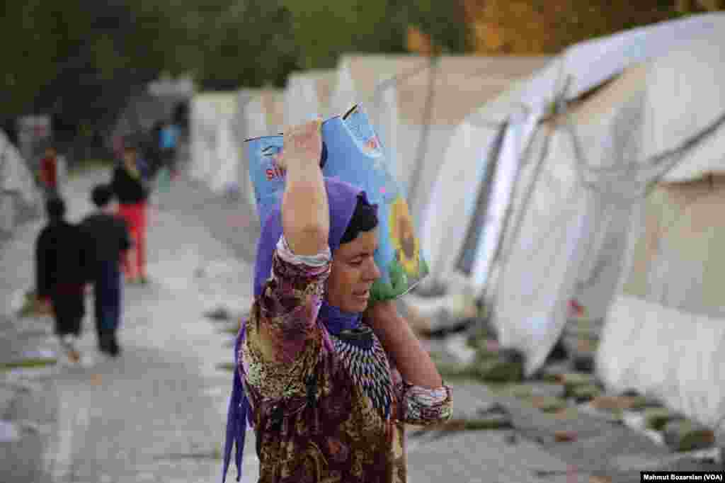 土耳其迪亚巴克尔省的难民营里的伊拉克雅兹迪难民