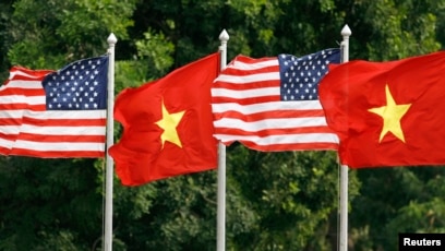 Nhà nghiên cứu và giáo sư Emerson T. Brooking đã đưa ra những nhận định tích cực về quan hệ giữa Việt Nam và Mỹ. Ông cho rằng Trung Quốc có thể sẽ coi đối tác Việt-Mỹ là một mối đe dọa từ khía cạnh chính trị, kinh tế và quân sự nên Việt Nam cần phải tìm cách tăng cường hợp tác với Mỹ để đối phó với tiềm ẩn đó.