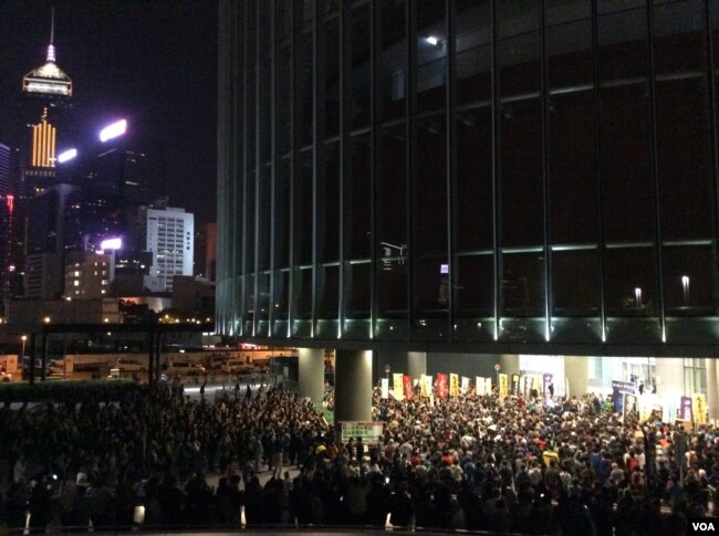 2018年4月7日，香港立法会指定示威区内举行“撑戴耀廷”集会。 (美国之音记者申华 拍摄）