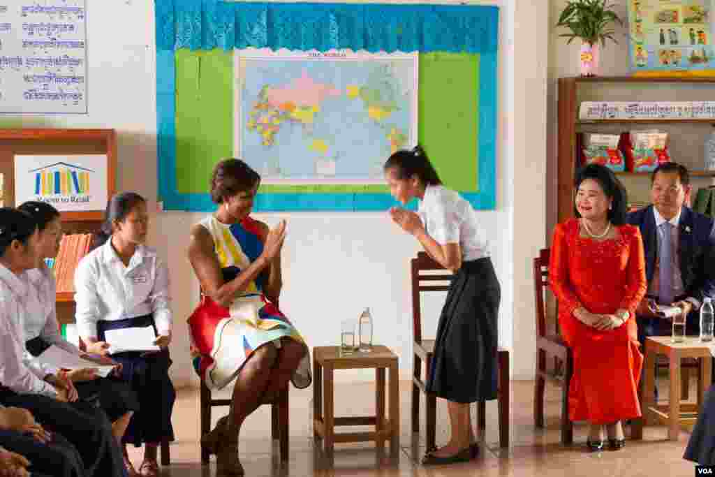 US First Lady Michelle Obama arrived with Cambodian first lady Bun Rany at Hun Sen Prasat Bakong Hight School, around 40 Kilometer outside of Siem Reap town, Saturday, March 21, 2015, to promote her &ldquo;Let Girls Learn&rdquo; initiative.