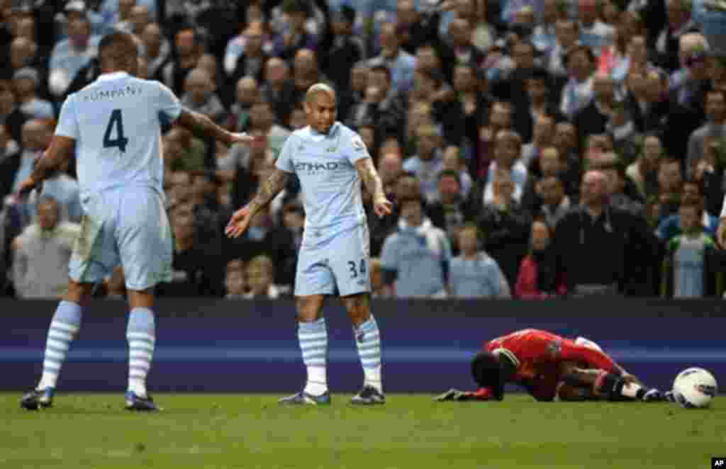 Manchester City's Nigel de Jong, centre left, gestures towards Manchester United's Danny Welbeck after a tackle during their English Premier League soccer match at The Etihad Stadium, Manchester, England, Monday, April 30, 2012. (AP Photo/Jon Super)