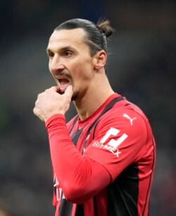 Zlatan Ibrahimovic na AC Milan ya mayar da martani yayin wasan kwallon kafa na gasar zakarun Turai, rukunin B tsakanin AC Milan da Liverpool a filin wasa na San Siro da ke Milan, Italiya, Talata, 7 ga Disamba, 2021. (AP Photo/Luca Bruno)