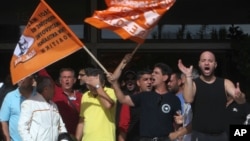 希臘工人11月7日在雅典市中心內政部門前舉行抗議 