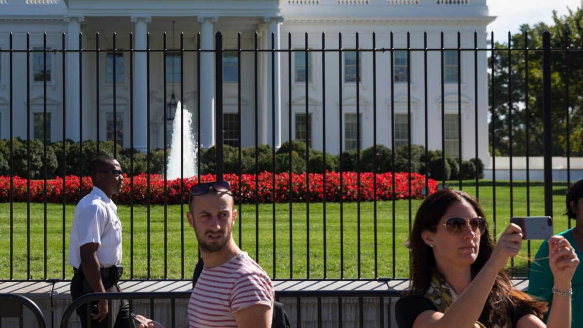 Person Apprehended Quickly After Apparent Bid To Breach White House ...