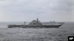 2017年马拉巴尔军演的印度与日本军舰(资料照片)
