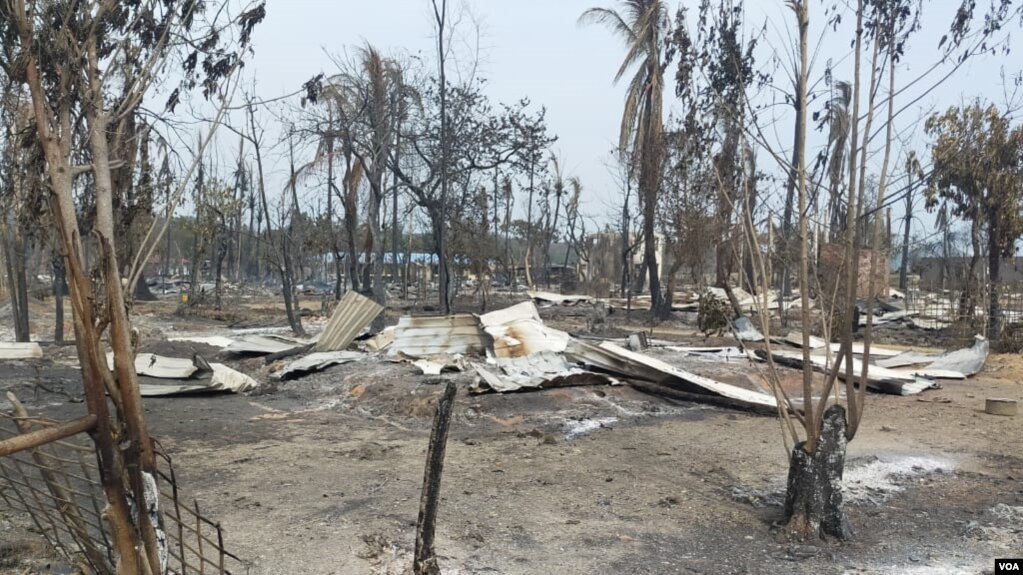 Rakhine village on fire